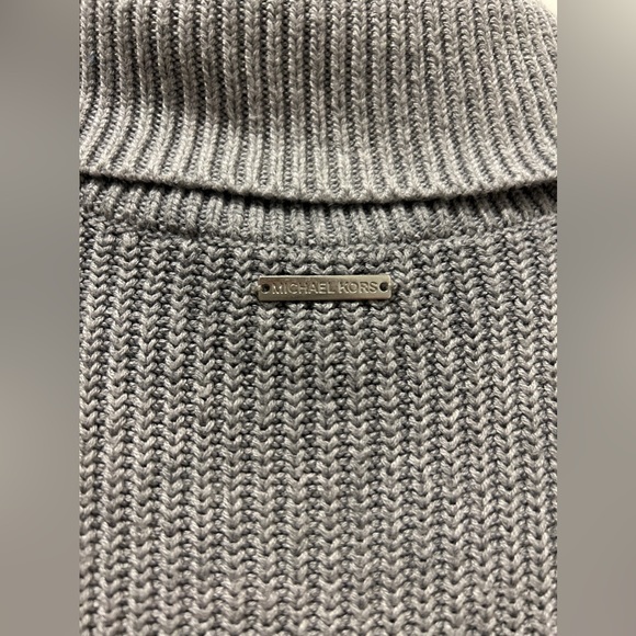MICHAEL KORS SIZE SMALL SLEEVELESS COWL-NECK SWEATER - Picture 4 of 7